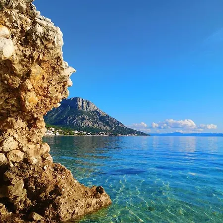 Royal View 2, Lukic